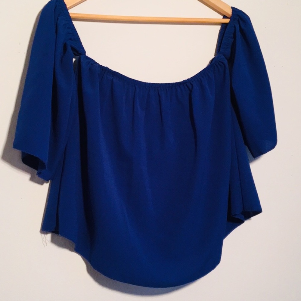 Off the shoulder top💙✨NWOT